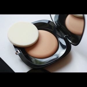 Marc Jacobs Perfection Powder 360 Golden BRAND NEW